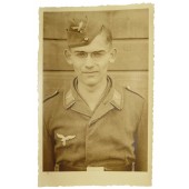 Soldado de la Luftwaffe con túnica de los primeros Fliegerbluse